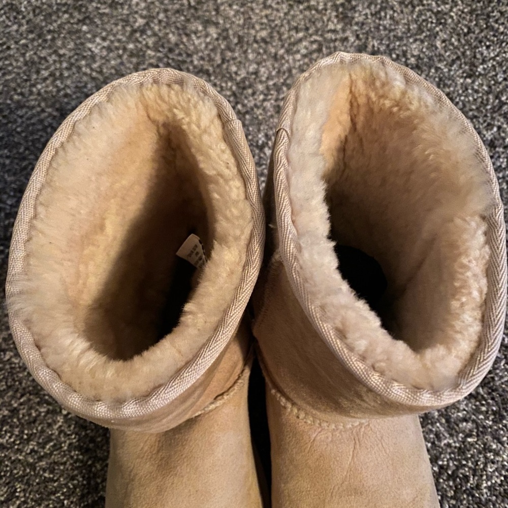 UGG Boots- Excellent Condition! - Picture 6 of 6